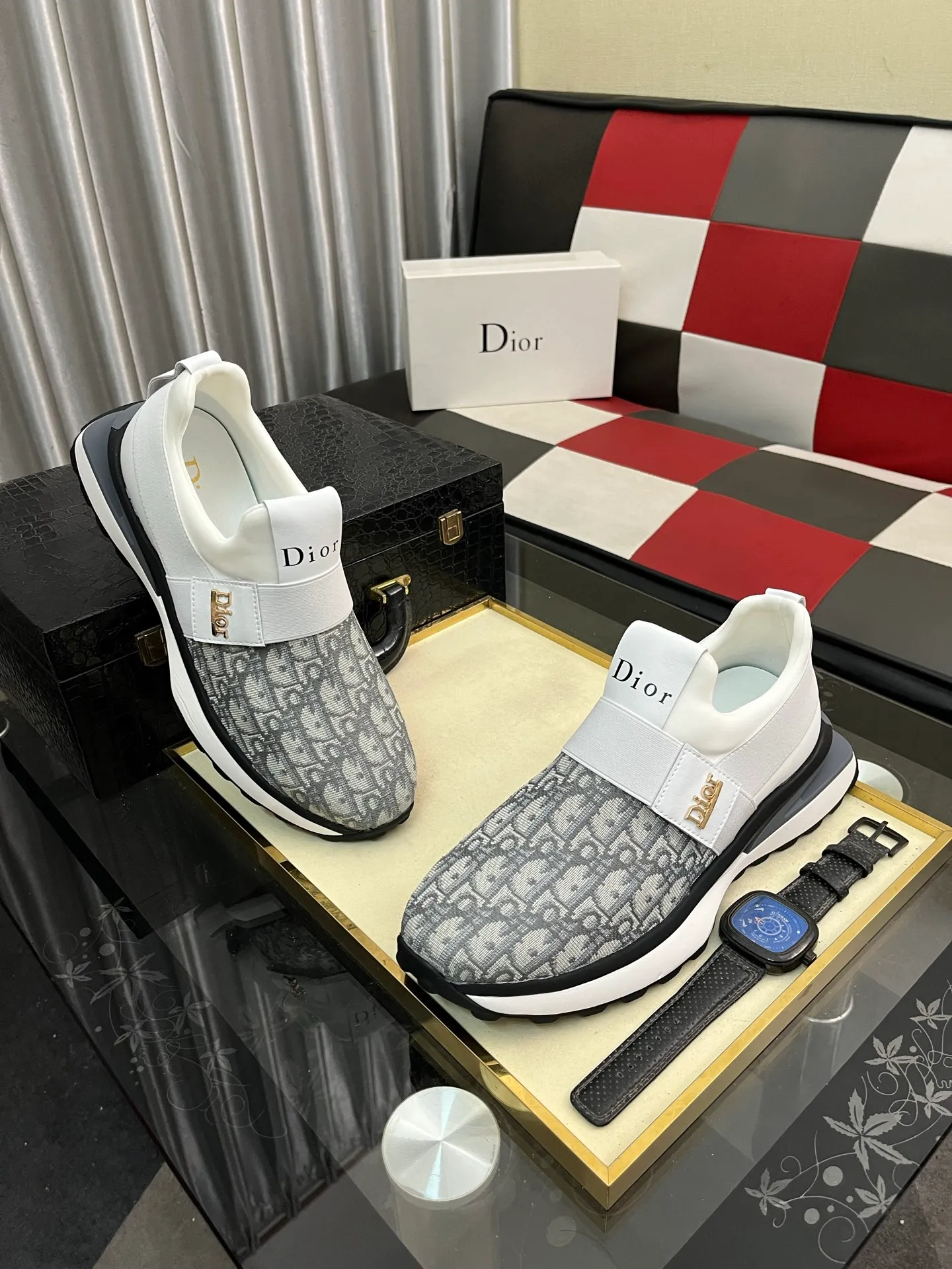 Men's Men's Shoes 💰458⌚️⌚️Dior [Dior] men's casual and trendy shoes are on the market! Strong British fashion style, the upper is made of nubuck leather with printed fabrics, comfortable pigskin lining, and original molded outsole. Designed by European and American masters, the perfect shape creates high quality, super versatile and very comfortable. High-end without losing taste, fashionable and novel! Code number: 38～442️⃣Colors available